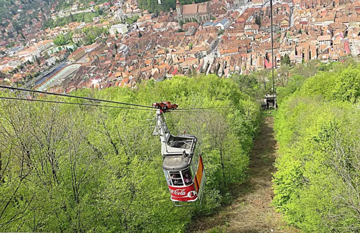 Panoramă asupra Brașovului văzută din Telecabina Tâmpa