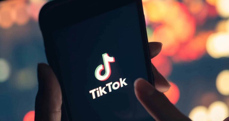 Contact TikTok 2026: Cum Raportezi Conturi si Videoclipuri