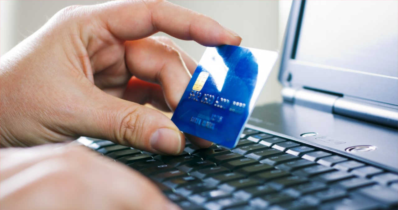Poprire cont Revolut de la ANAF în 2026: Ghid de deblocare, proceduri legale și drepturile tale financiare 4 Aplicatia Revolut afisand o notificare de poprire ANAF si sold restrictionat in 2026