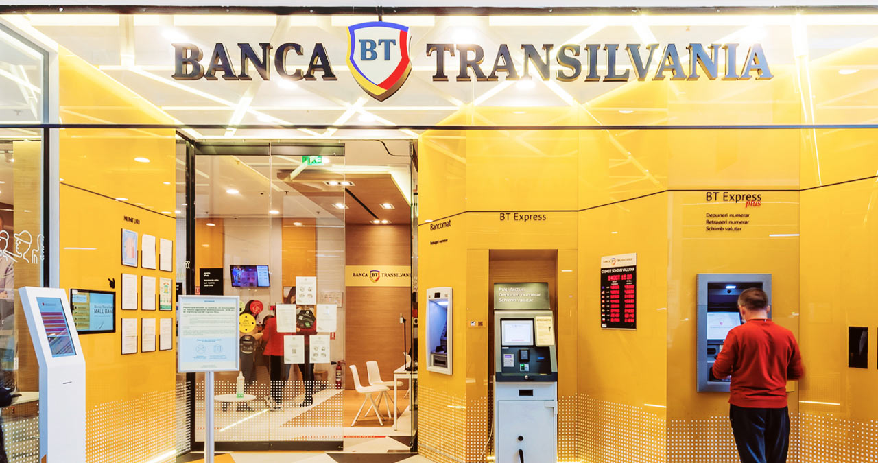 Utilizator sunand la numarul de contact Banca Transilvania BT pentru blocare card pierdut
